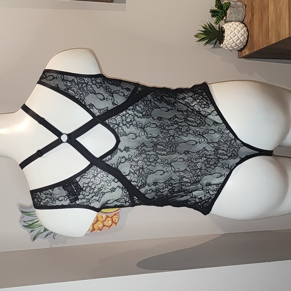 Torrid  Lacy Bondage Bodysuit with Neck Harness in Rich Black​ NWT sz 2 - Picture 5 of 14